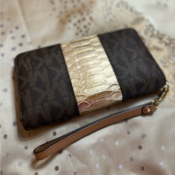 Michael Kors gold and brown monogram wallet clutch - Picture 5 of 5